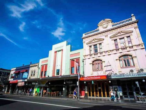 Modern 2 Bedroom Warehouse Conversion - Accommodation Mooloolaba 1