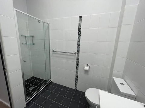 Modern 2 Bedroom Warehouse Conversion - Accommodation Mooloolaba 2