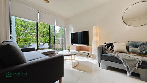Modern 2-Bedroom Townhouse Near DFO & RMIT - Accommodation Mooloolaba 0