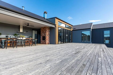 Modern Farmhouse - Accommodation Mooloolaba 0