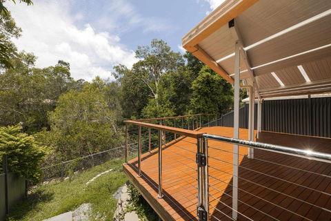 NEW 3BR Serene Creekside Retreat In Helensvale - Accommodation Mooloolaba 0