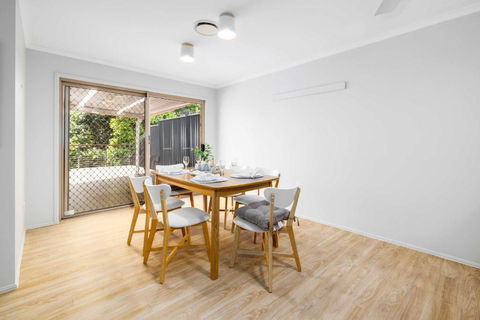 NEW 3BR Serene Creekside Retreat In Helensvale - Accommodation Mooloolaba 3