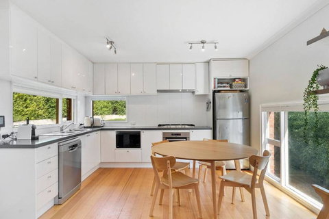 New Town Bungalow - A Leafy Family Haven - Accommodation Mooloolaba 2