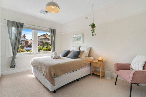 New Town Bungalow - A Leafy Family Haven - Accommodation Mooloolaba 3