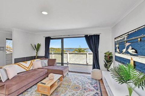 New Property Seabreeze Bungalow - Lakeview Sunset Delight At Sunshine On Lake Macquarie - Accommodation Mooloolaba 2