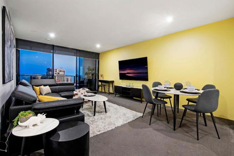 OCEAN VIEW - One Bedroom Spa Apartment - Circle On Cavill - Self Contained, Privately Managed - Accommodation Mooloolaba 2