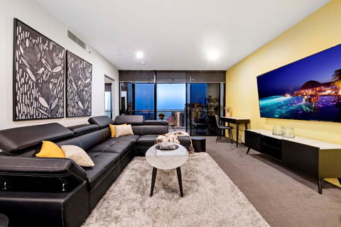 OCEAN VIEW - One Bedroom Spa Apartment - Circle On Cavill - Self Contained, Privately Managed - Accommodation Mooloolaba 1