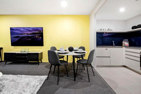 OCEAN VIEW - One Bedroom Spa Apartment - Circle On Cavill - Self Contained, Privately Managed - Accommodation Mooloolaba 3