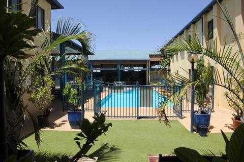 Ningaloo Club Backpackers - Accommodation Mooloolaba 3