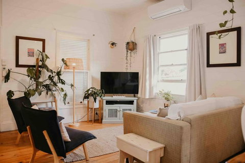 Noosa Junction Cottage : Walk To Hastings/Pet F - Accommodation Mooloolaba 1