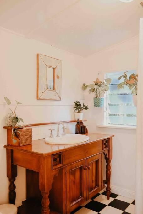 Noosa Junction Cottage : Walk To Hastings/Pet F - Accommodation Mooloolaba 2