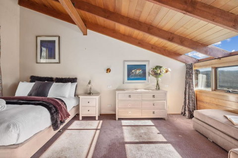 Nowhere Apartment - Accommodation Mooloolaba 2