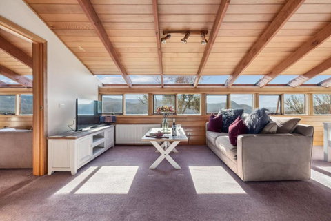 Nowhere Apartment - Accommodation Mooloolaba 3