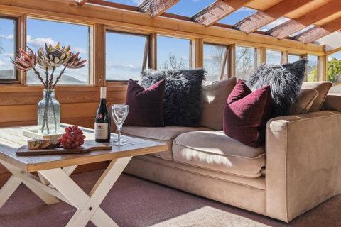 Nowhere Apartment - Accommodation Mooloolaba 0