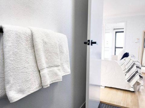 OCEAN MIST - DIRECT BEACHFRONT ON CASEYs BEACH - Accommodation Mooloolaba 2