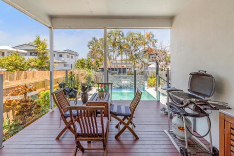 On Esplanade Own Flat & Pool, Manly Cafe Precinct - Accommodation Mooloolaba 3