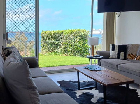 ON THE WATERS EDGE - Accommodation Mooloolaba 2