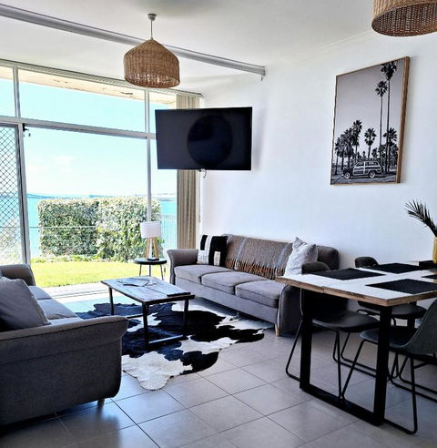 ON THE WATERS EDGE - Accommodation Mooloolaba 1