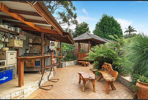 ONE OF A KIND Vacation Rental- Berkeley Vale - Accommodation Mooloolaba 2