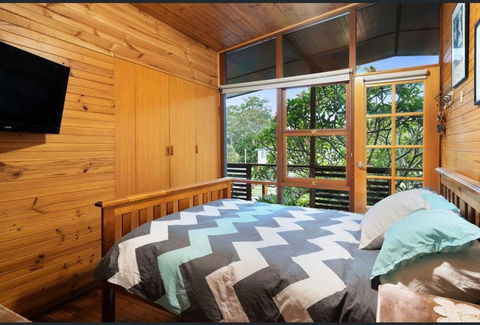 ONE OF A KIND Vacation Rental- Berkeley Vale - Accommodation Mooloolaba 3