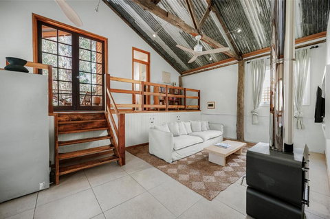 Orchard Cottage - Quiet Farm Escape - Accommodation Mooloolaba 2