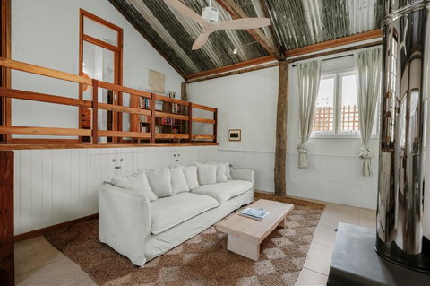 Orchard Cottage - Quiet Farm Escape - Accommodation Mooloolaba 3