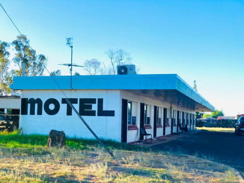 OXFORD HOTEL MOTEL - Accommodation Mooloolaba 2