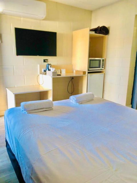 OXFORD HOTEL MOTEL - Accommodation Mooloolaba 3