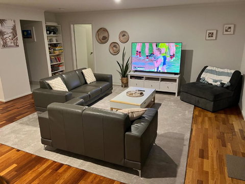 One Merino Panoramic Beach House Modern Sleeps 10 - Accommodation Mooloolaba 1