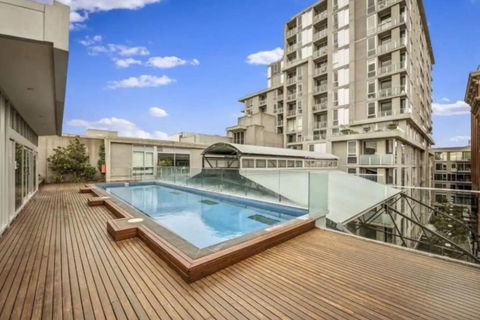Parade Place - A Central Balcony Stay - Accommodation Mooloolaba 2