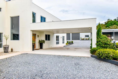 Paradise Point - Entire Home In Clarence Point, Tasmania Australia, 10 Guests 7 Bedrooms 7 Beds 3 Baths - Accommodation Mooloolaba 0