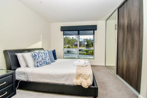 Paradise Point - Entire Home In Clarence Point, Tasmania Australia, 10 Guests 7 Bedrooms 7 Beds 3 Baths - Accommodation Mooloolaba 2