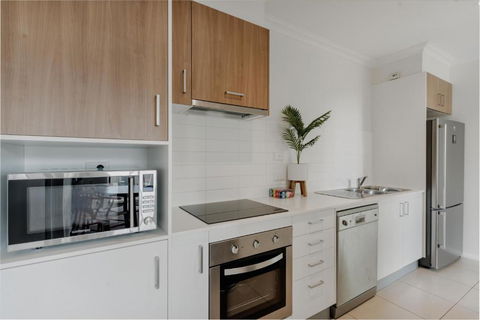 Peaceful 1-Bed Apartment Close To Lonsdale St - Accommodation Mooloolaba 1
