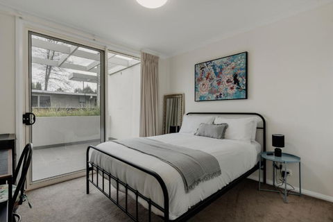 Peaceful 1-Bed Apartment Close To Lonsdale St - Accommodation Mooloolaba 2