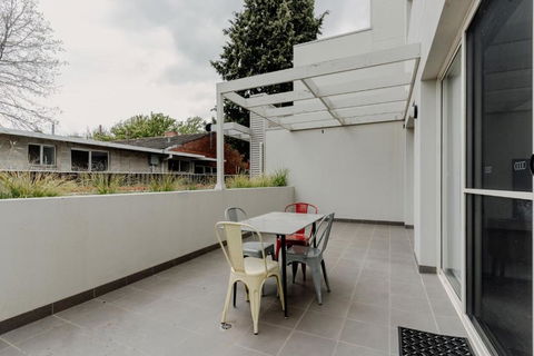 Peaceful 1-Bed Apartment Close To Lonsdale St - Accommodation Mooloolaba 3