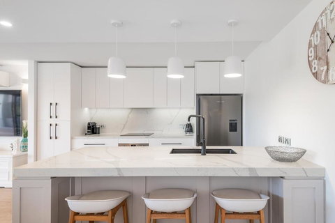 Peaceful Riverside Living, Noosa Heads - Accommodation Mooloolaba 3