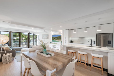 Peaceful Riverside Living, Noosa Heads - Accommodation Mooloolaba 0
