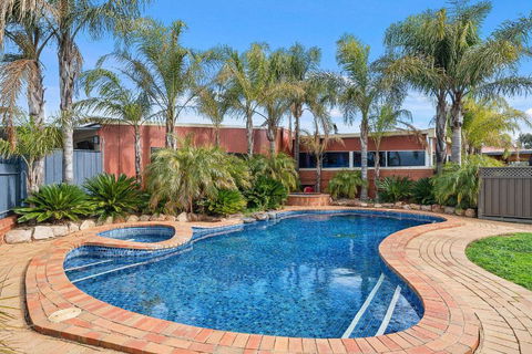 Peppermill Inn Motel - Accommodation Mooloolaba 0