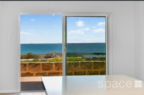 Perfect Oceanfront Cottesloe Apartment - Accommodation Mooloolaba 2