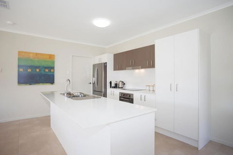 Petrie Beach Holiday Home - Accommodation Mooloolaba 3