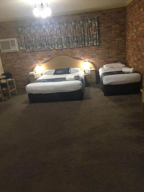 Pines Country Club Motor Inn - Accommodation Mooloolaba 3