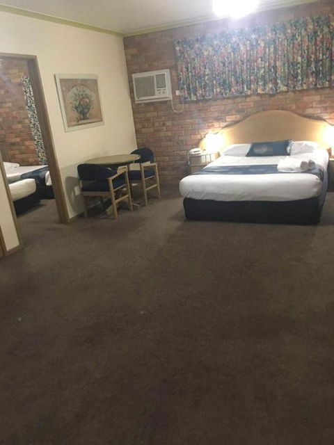 Pines Country Club Motor Inn - Accommodation Mooloolaba 2