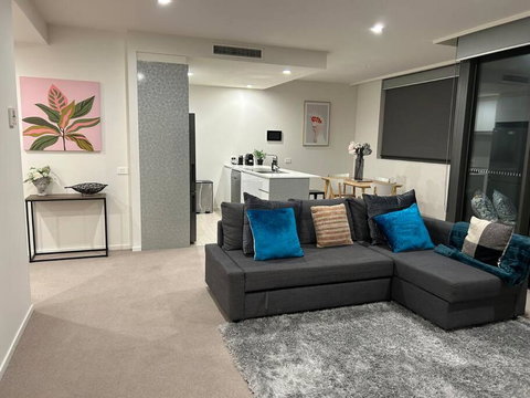 Plush Apartment On Mort - Accommodation Mooloolaba 0