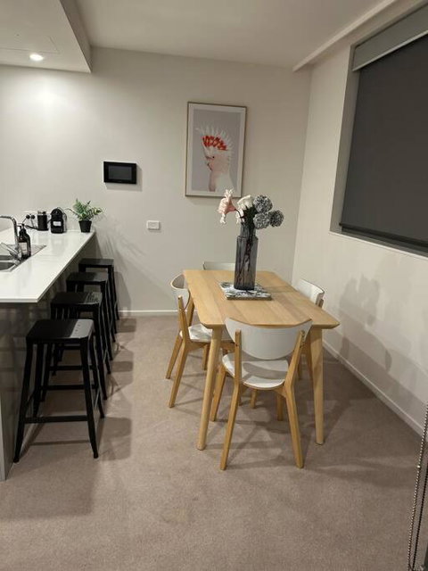 Plush Apartment On Mort - Accommodation Mooloolaba 2