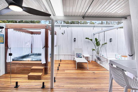 Private Outdoor Spa, Fire Pit - THE RETREAT COOLUM BEACH - Accommodation Mooloolaba 1