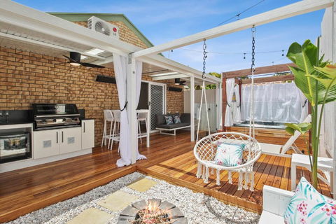 Private Outdoor Spa, Fire Pit - THE RETREAT COOLUM BEACH - Accommodation Mooloolaba 2