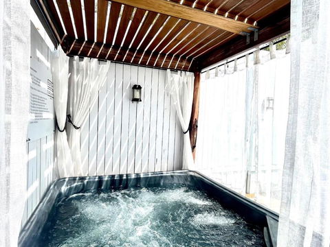 Private Outdoor Spa, Fire Pit - THE RETREAT COOLUM BEACH - Accommodation Mooloolaba 3