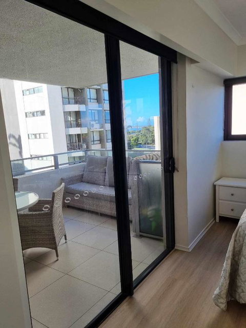 Private Bedroom And Bathroom In A Shared Apartment - Accommodation Mooloolaba 0