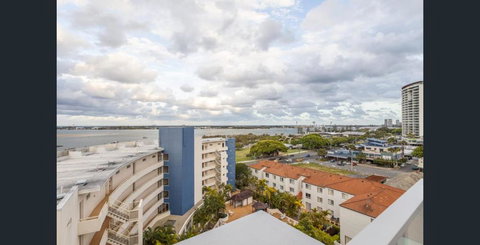 Private Bedroom And Bathroom In A Shared Apartment - Accommodation Mooloolaba 3