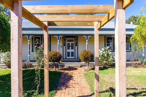 Pound Hill Cottage - Accommodation Mooloolaba 0